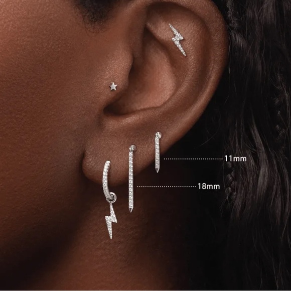 BLK FRI SALE Maria Tash Diamond & Yellow Gold Eternity Bar Threaded Stud Earring - Picture 3 of 10